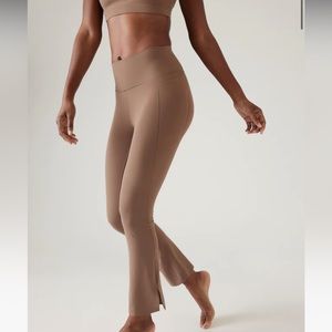 NWT Transcend Stash Crop Straight Leg Pants